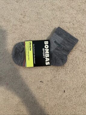 NWT Bombas small grey sport socks